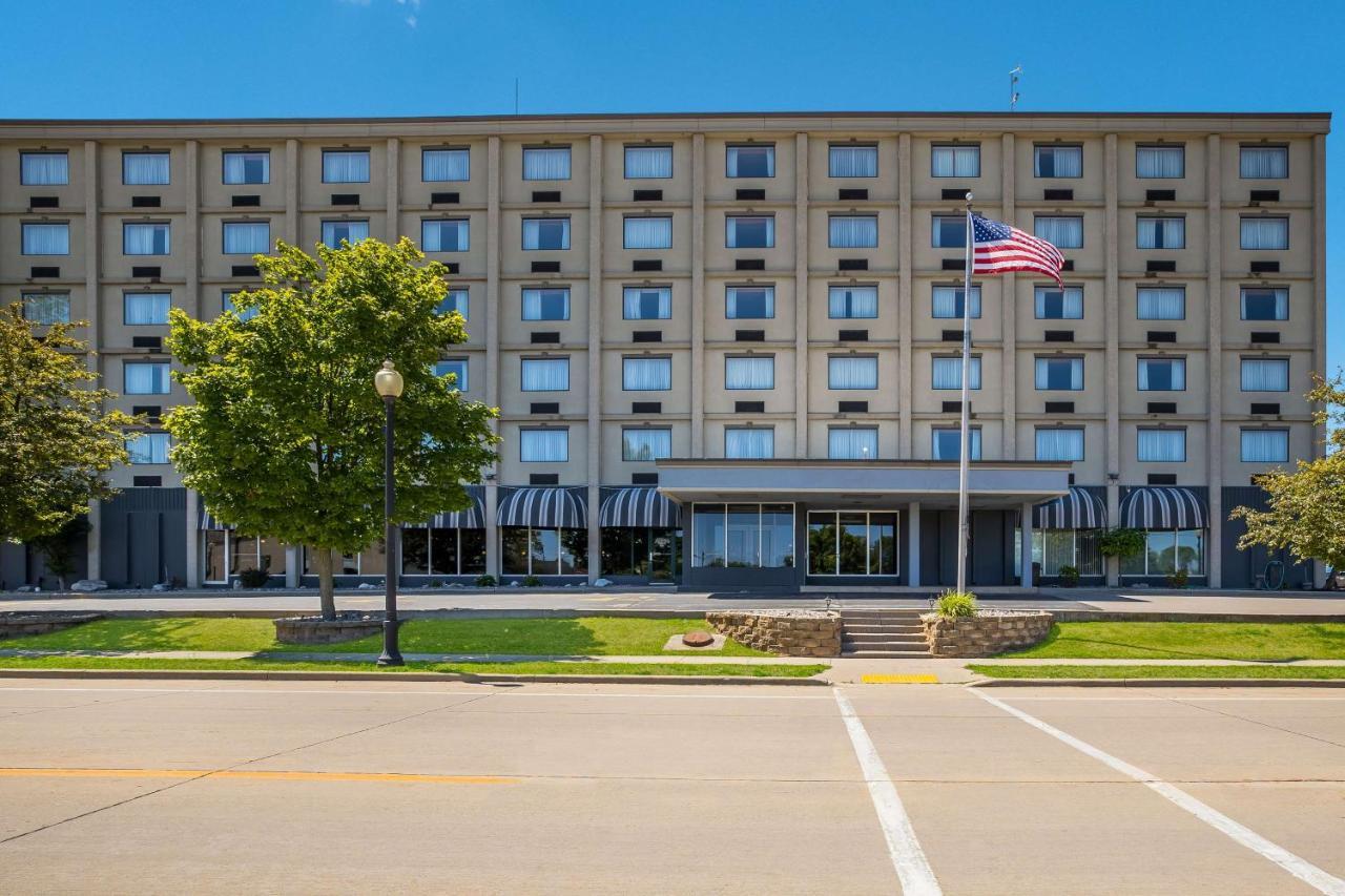 Hotel Western Riverfront