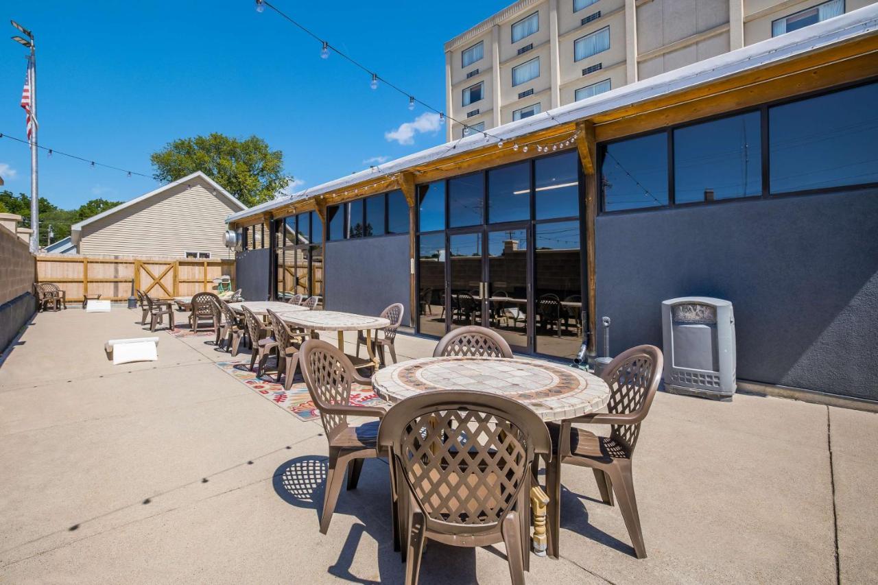 Hotel Western Riverfront 3*
