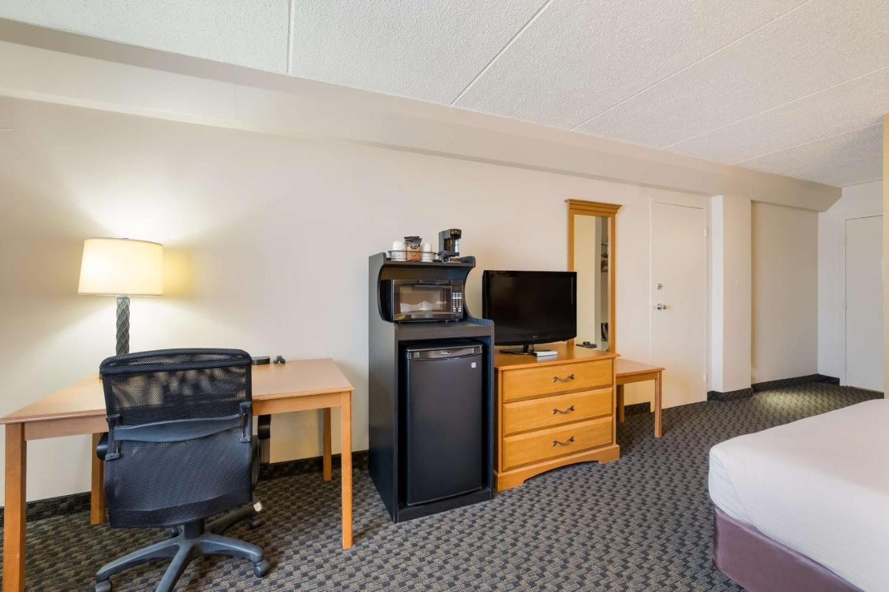Hotel Western Riverfront