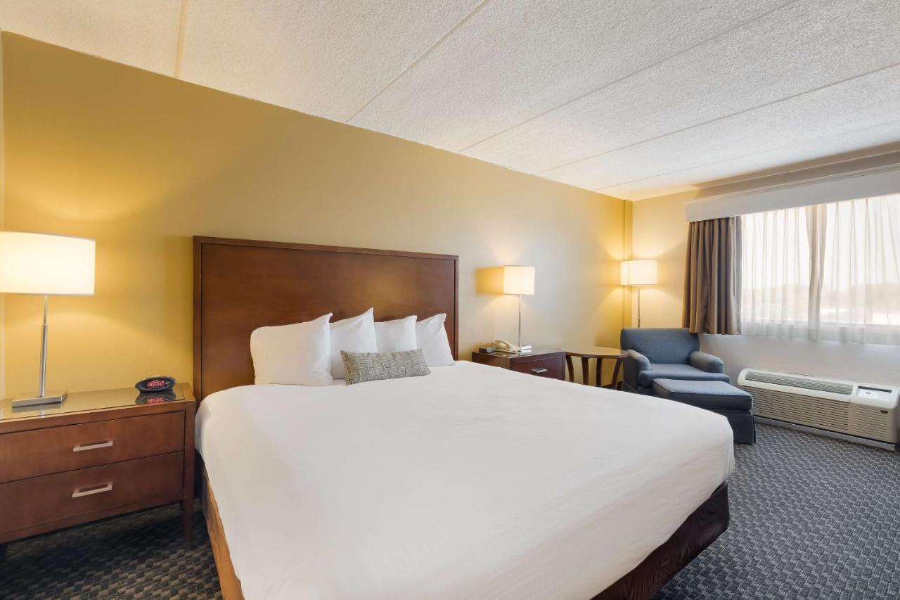 Western Riverfront Hotel Marinette