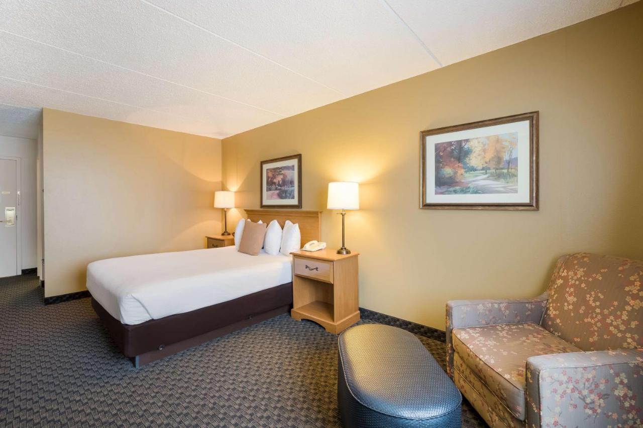 Western Riverfront Hotel 3*