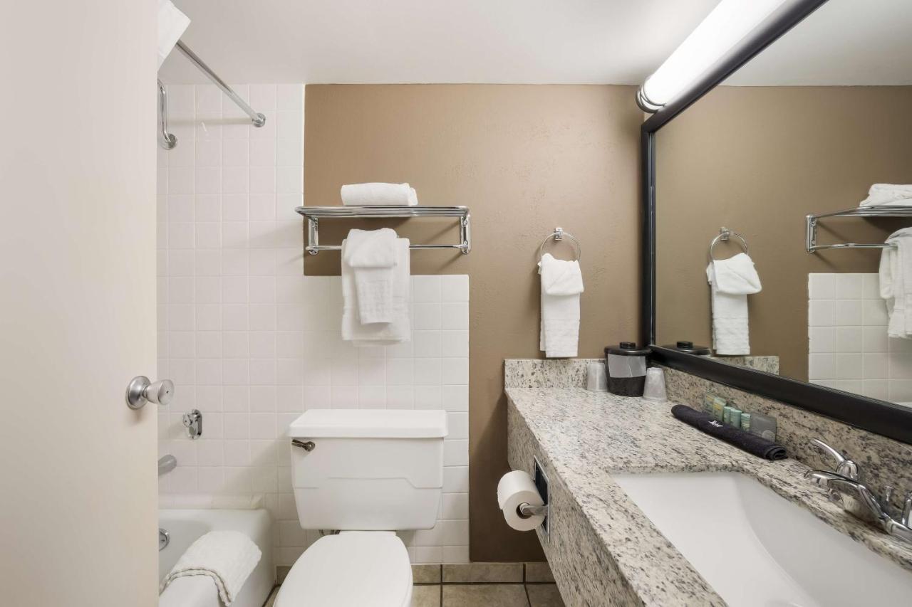 Hotel Western Riverfront 3*